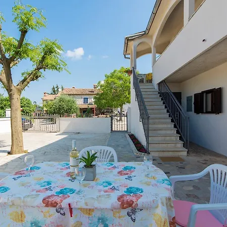 Apartment Oriana *
